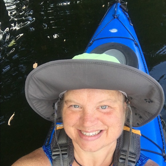 Meet your Posher, Melissa - Picture 2 of 4